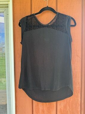 Old Navy Black Linen Blend Sleeveless Tank with Lace Yoke